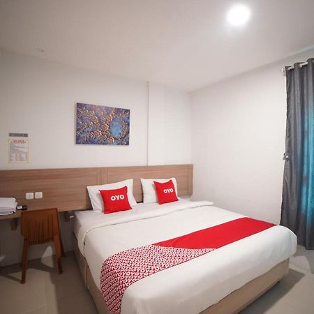 Oyo 90830 Multatuli Guest House Медан Экстерьер фото