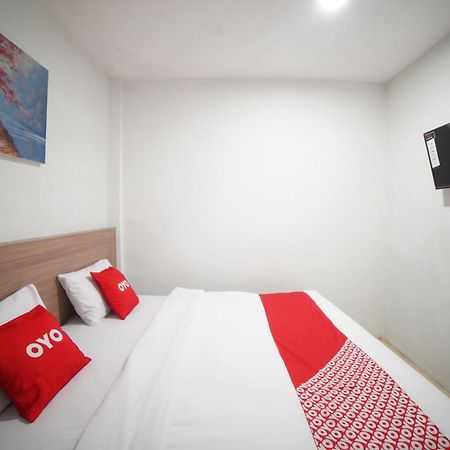 Oyo 90830 Multatuli Guest House Медан Экстерьер фото