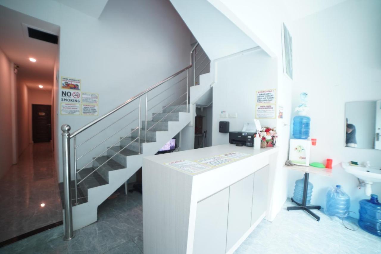 Oyo 90830 Multatuli Guest House Медан Экстерьер фото