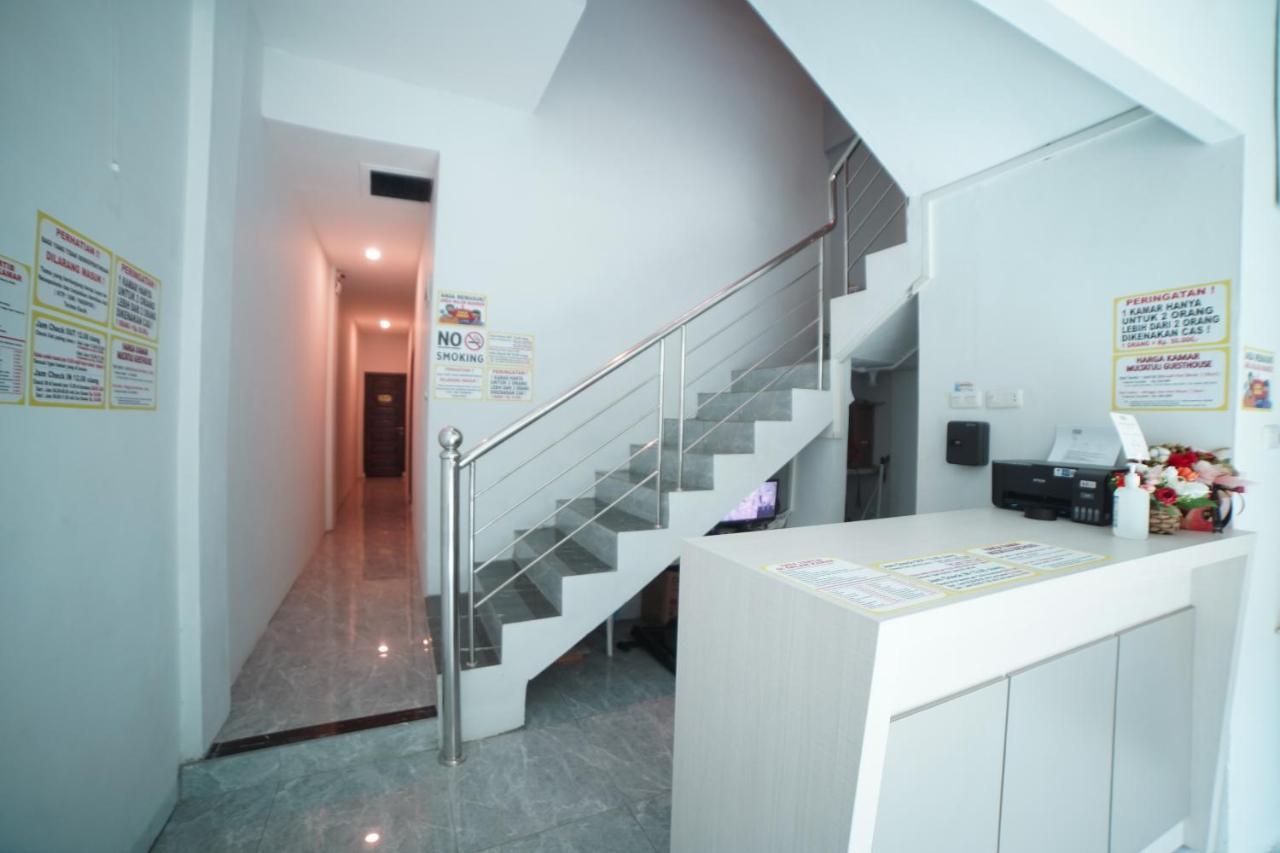 Oyo 90830 Multatuli Guest House Медан Экстерьер фото
