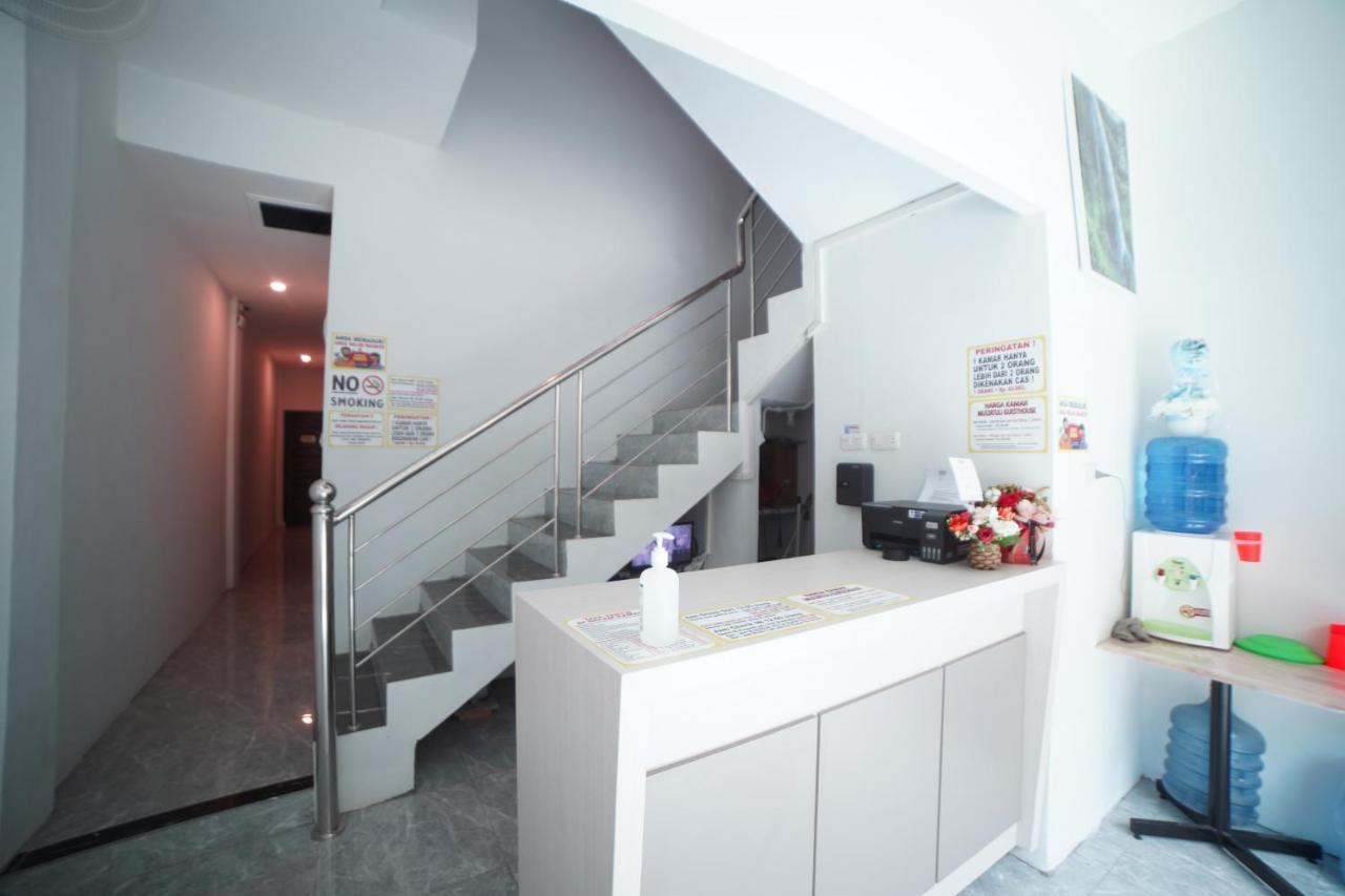 Oyo 90830 Multatuli Guest House Медан Экстерьер фото