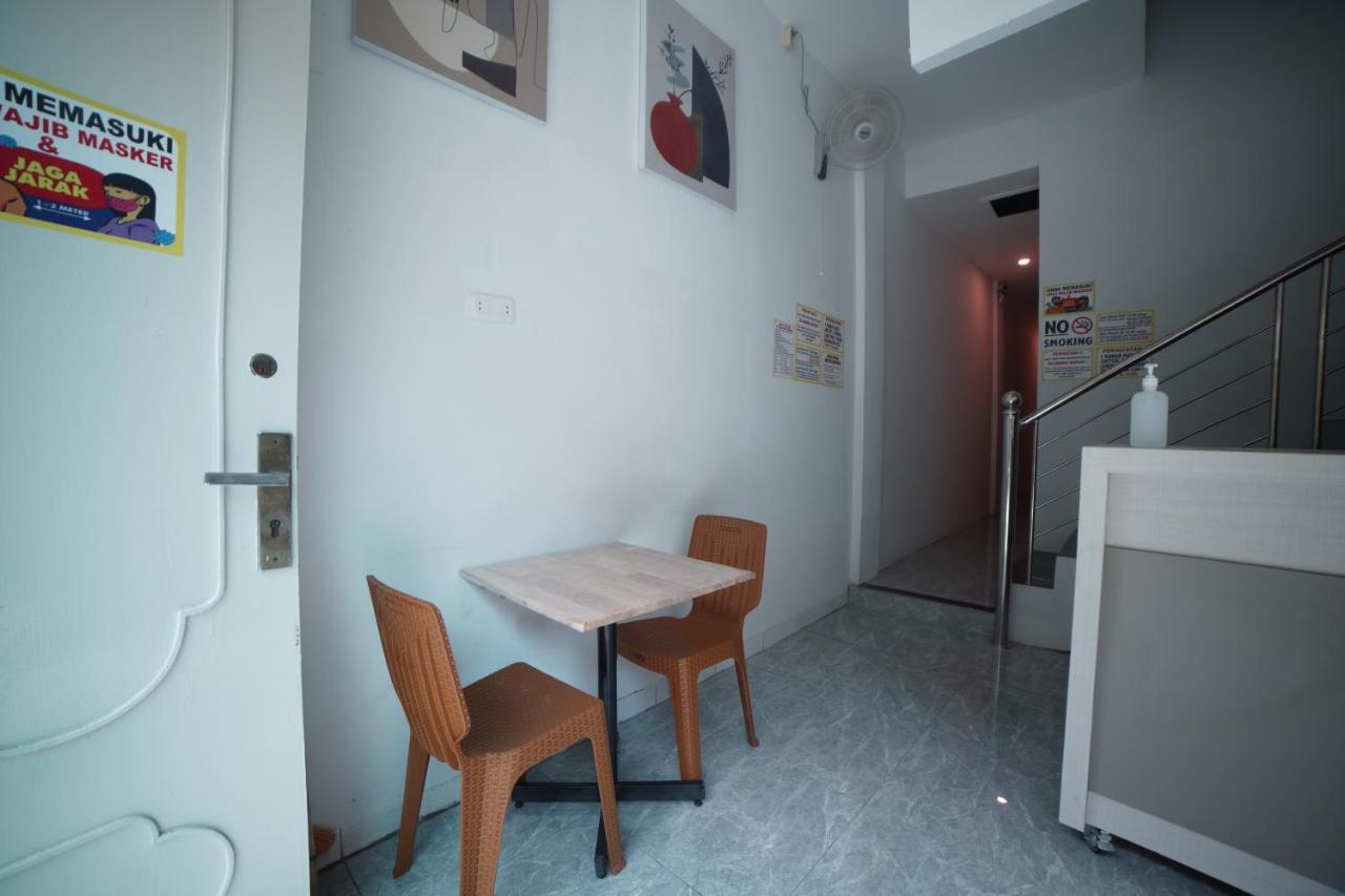Oyo 90830 Multatuli Guest House Медан Экстерьер фото