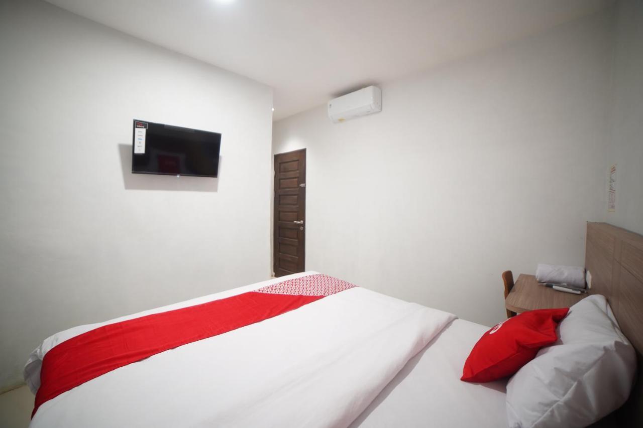Oyo 90830 Multatuli Guest House Медан Экстерьер фото