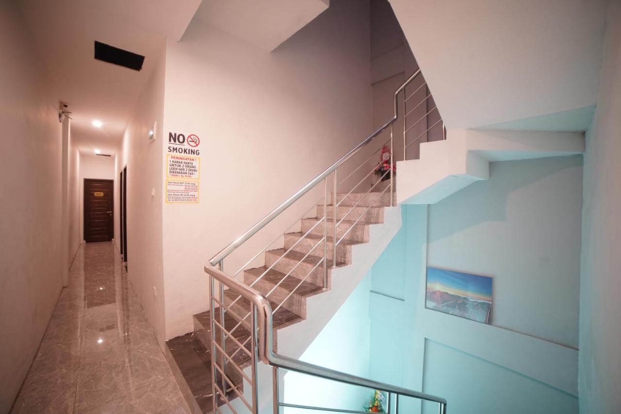 Oyo 90830 Multatuli Guest House Медан Экстерьер фото
