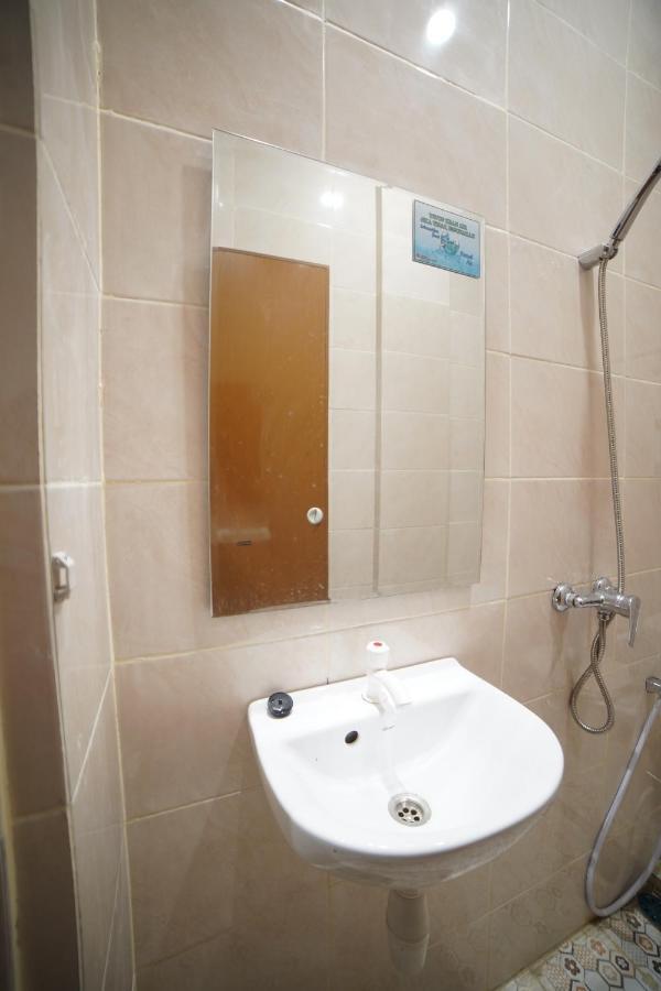 Oyo 90830 Multatuli Guest House Медан Экстерьер фото